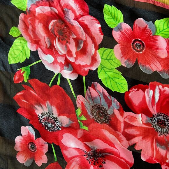 🦃 New York Floral scarf red green black  square 21 X 21 ins - Picture 3 of 4